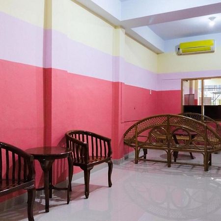 Reddoorz Plus @ Jalan Gatot Subroto Medan Sunggal Kültér fotó