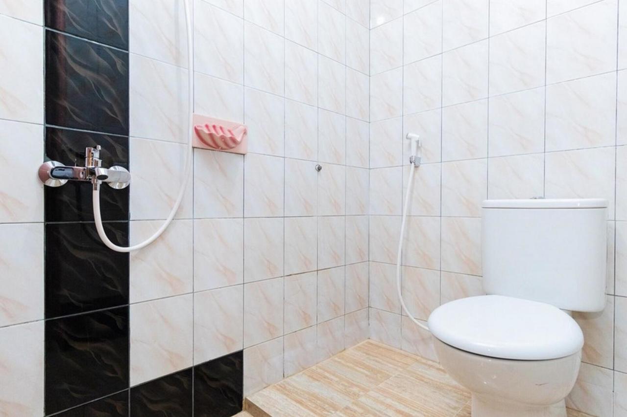 Reddoorz Plus @ Jalan Gatot Subroto Medan Sunggal Kültér fotó