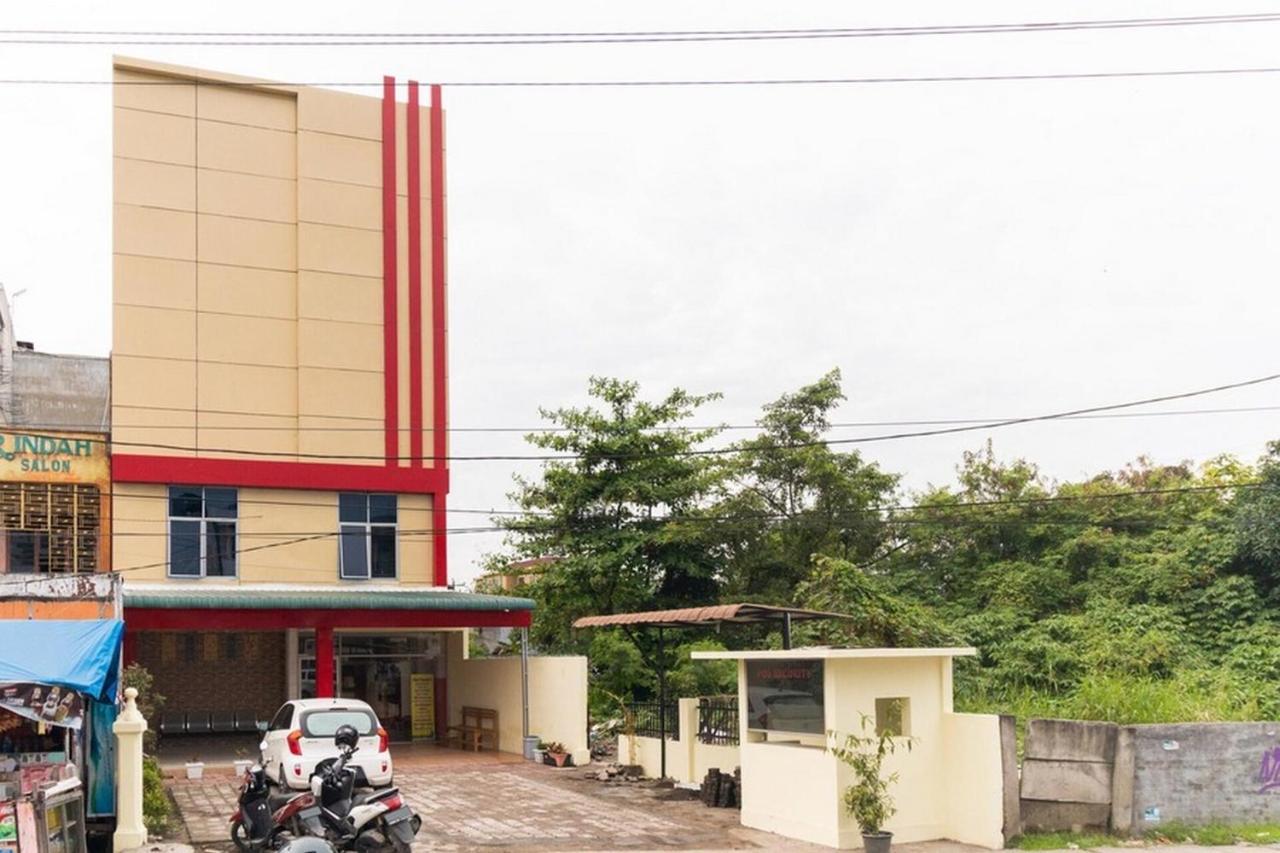 Reddoorz Plus @ Jalan Gatot Subroto Medan Sunggal Kültér fotó