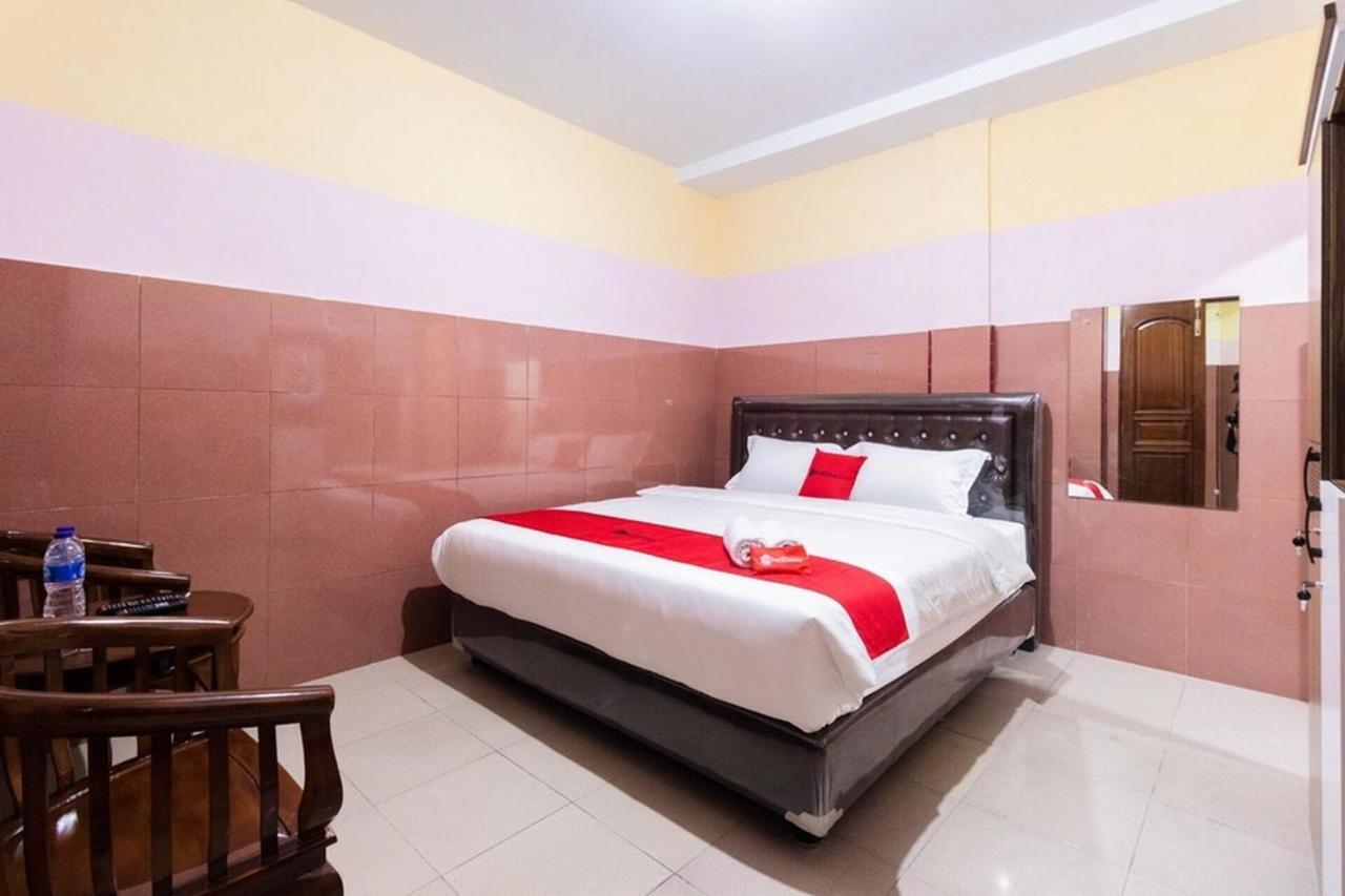 Reddoorz Plus @ Jalan Gatot Subroto Medan Sunggal Kültér fotó
