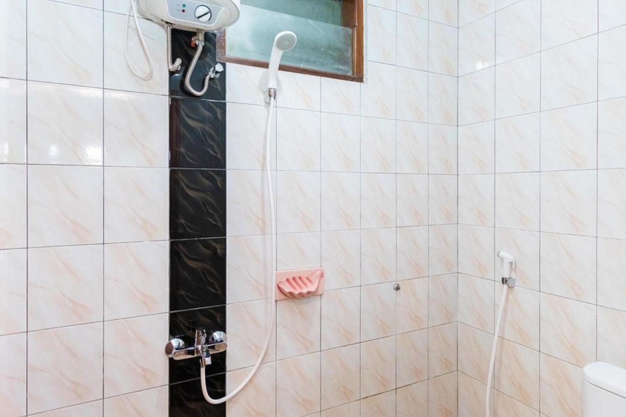 Reddoorz Plus @ Jalan Gatot Subroto Medan Sunggal Kültér fotó