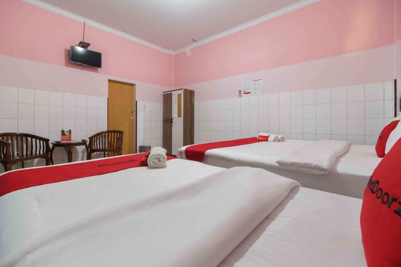 Reddoorz Plus @ Jalan Gatot Subroto Medan Sunggal Kültér fotó