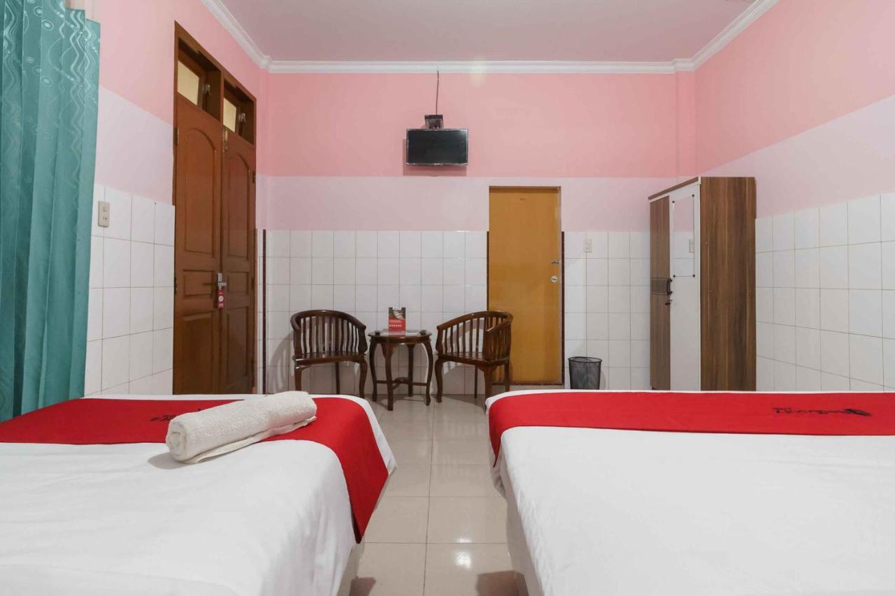 Reddoorz Plus @ Jalan Gatot Subroto Medan Sunggal Kültér fotó